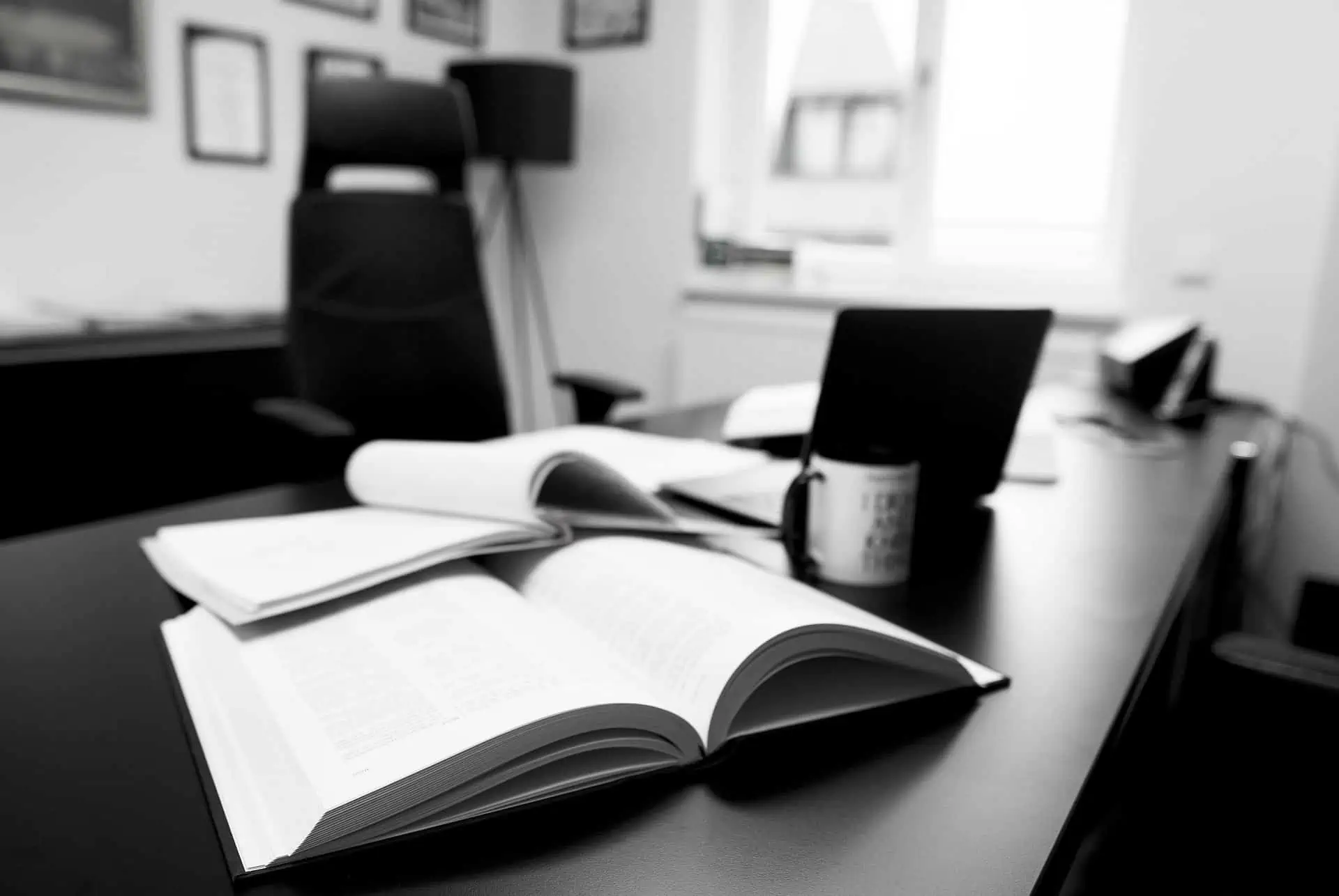 legal office header banner1 | Externalisation Développement Commercial Europe du Sud